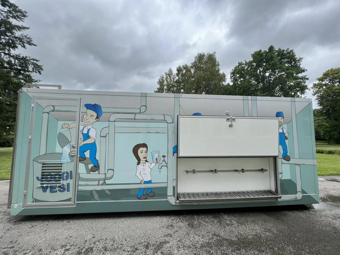 Et kohalik kraanivesi on saastunud, on Alatskivi kooli juures praegu nelja veekraaniga kümnekuupmeetrine mahuti, kust saab vajadusel võtta puhast joogivett.
