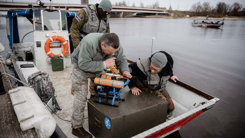 «Meklēšana turpinās, kamēr cilvēks nav atrasts»: brīvprātīgie trešo reizi Daugavā meklē Sofiju Sāru Kundecku