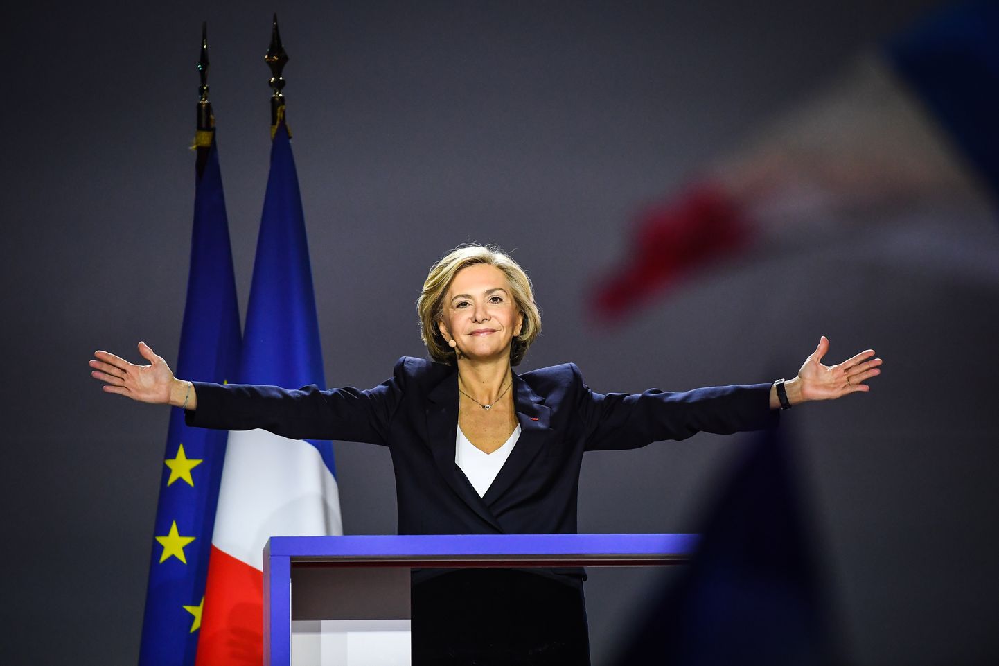 Valerie Pécresse on arvamusküsitluste kohaselt kolmandal kohal, Macroni ning Le Peni järel.