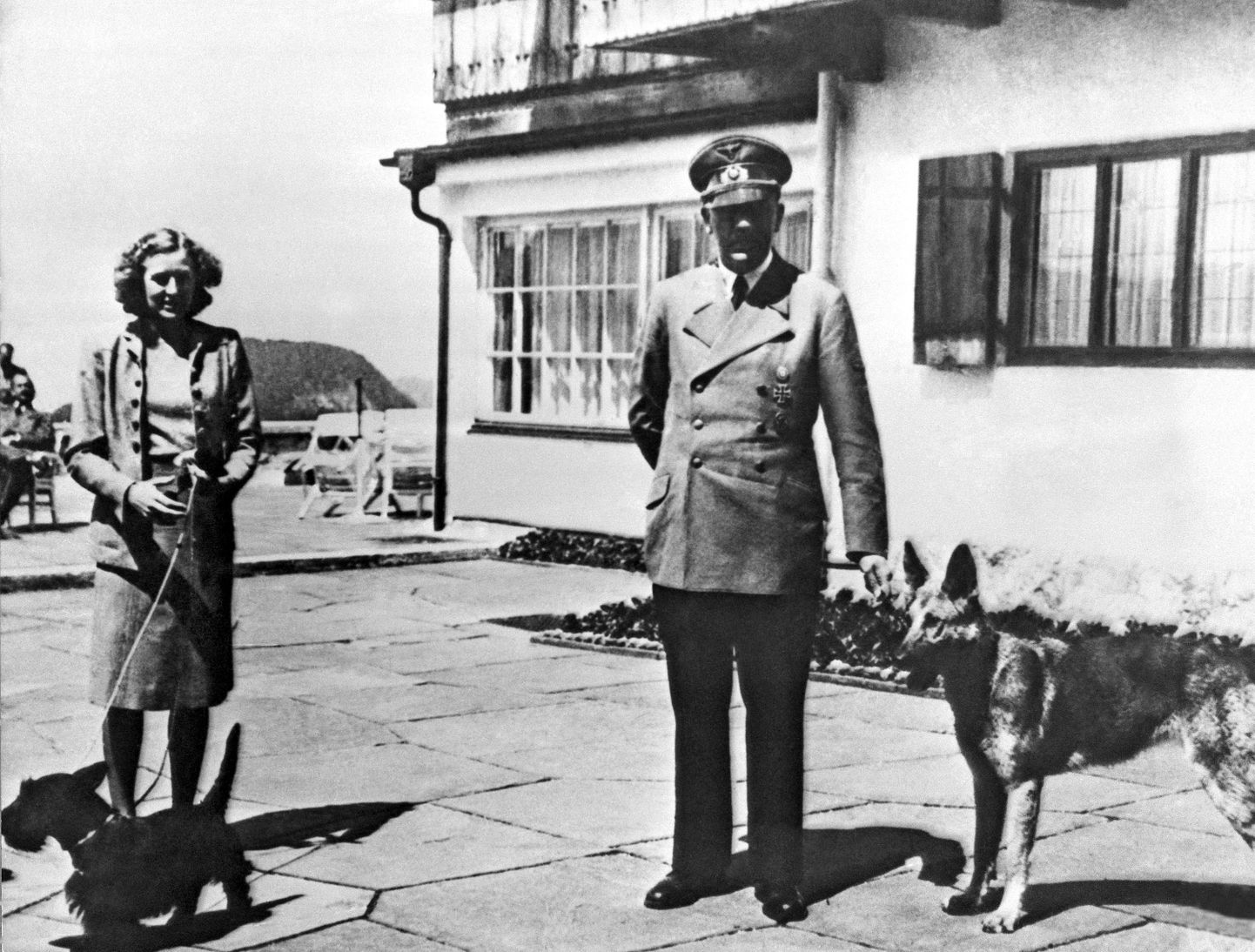 Ева Браун и Адольф Гитлер.