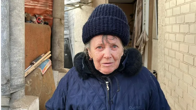 Главная забота 82-летней Тамары - похоронить сына, но город находится под беспрерывным обстрелом