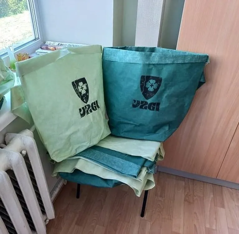 Kardinariidest valmistatud kogumiskotid.