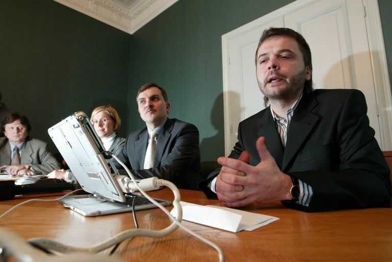 A promising start. Launching e-voting on January 19, 2004. Sitting, from the left: Tõnu Kaljumäe, Riigikogu press officer, Ülle Madise, Riigikogu constitutional committee advisor and head of the secretariat, Heiki Sibul, director of the Riigikogu office and member of the republic's election commission, and Tarvi Martens, project manager for e-voting.