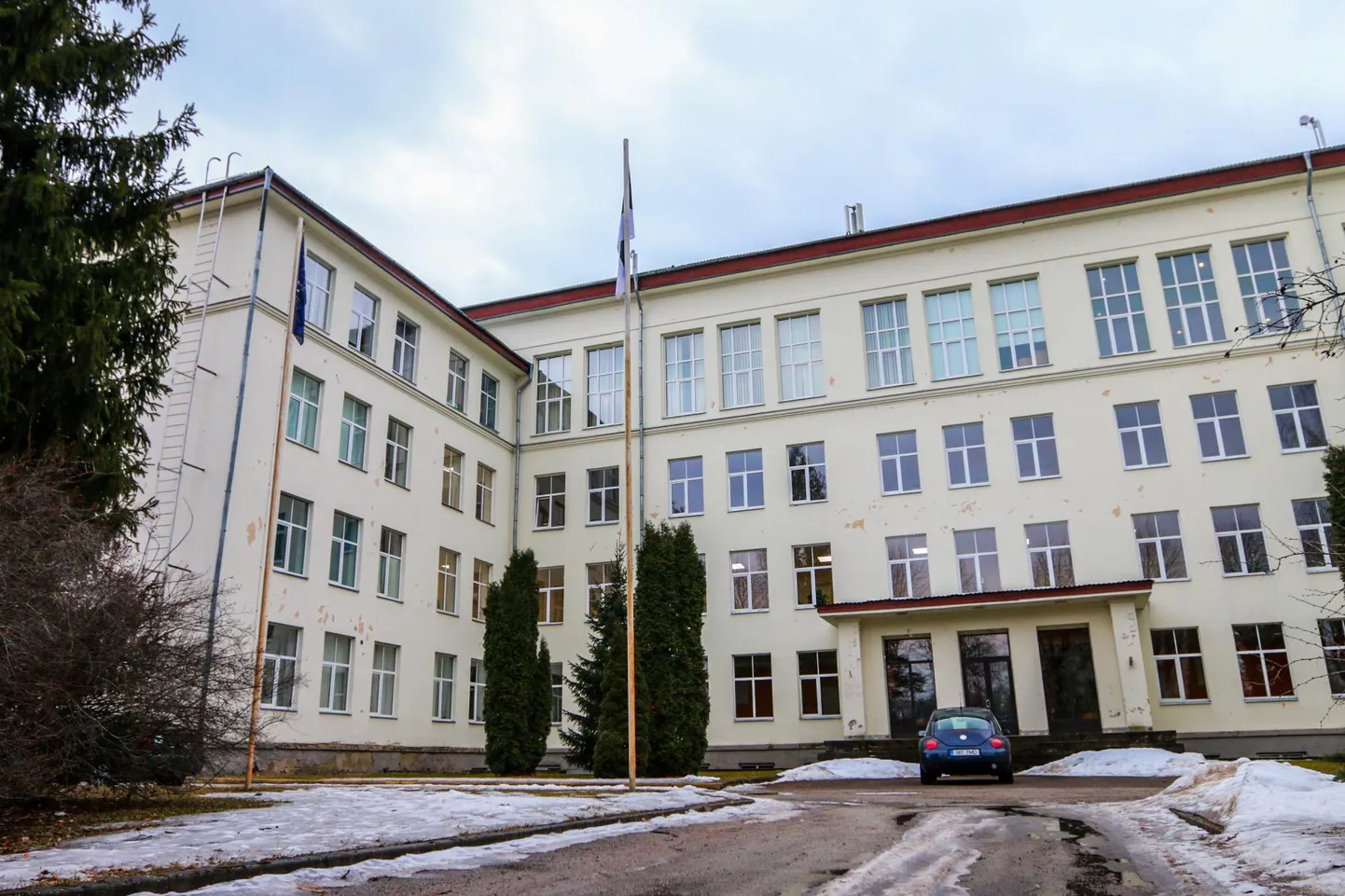 Räpina ühisgümnaasium on valmis vastu võtma omajagu Ukrainast põgenenud lapsi. «Tuleb nii palju kui tuleb. Meil on vabu kohti, mitte küll kõikides klassides,» ütles koolijuht Meeri Ivanov.