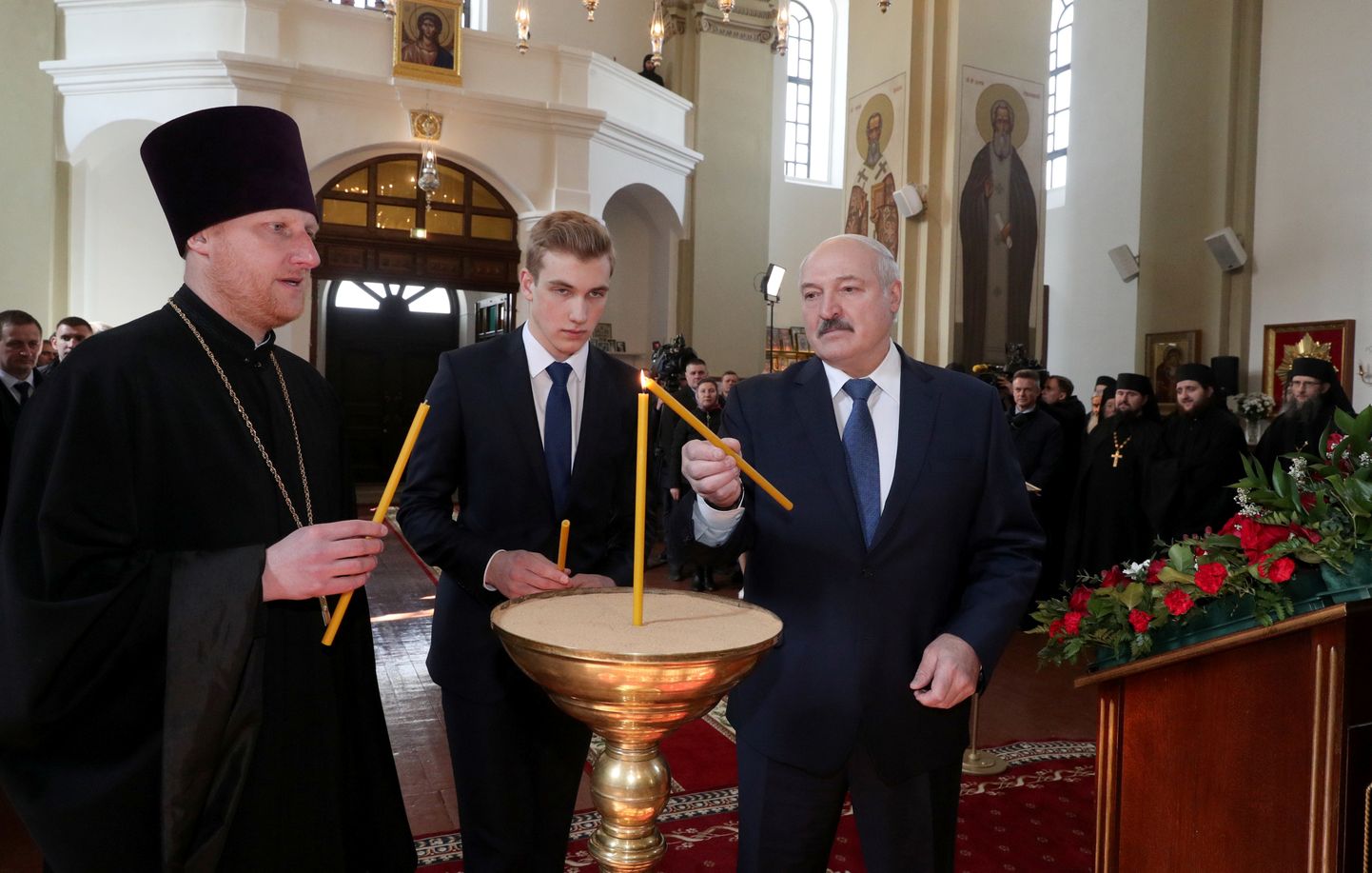 Александр Лукашенко с сыном Николаем на Пасху