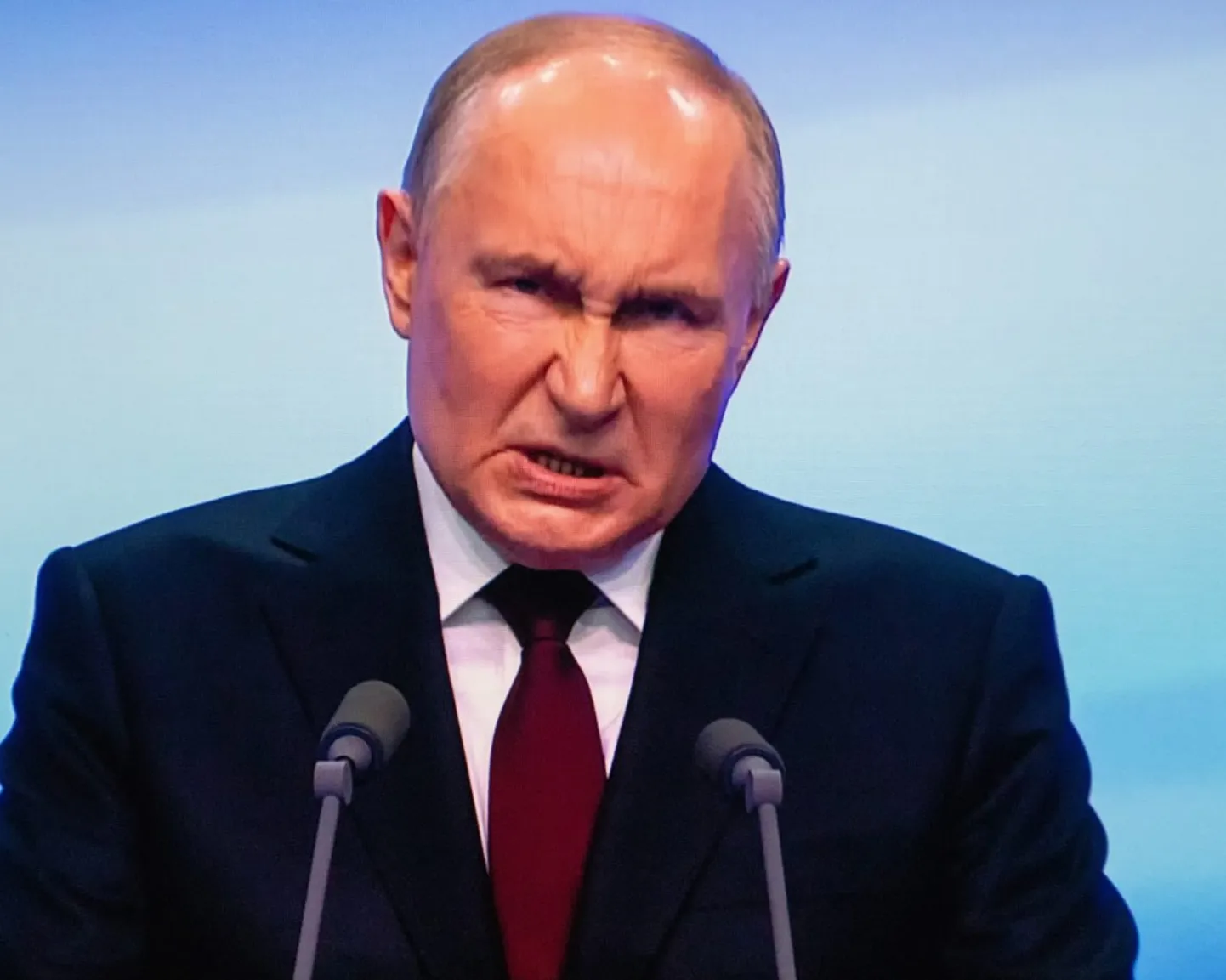 Putin võtab järjest rohkem kasutusse põhjakorealikke võtteid arvamusvabaduse allasurumiseks – sügisest läheb Venemaal ilmselt kinni kogu Youtube.