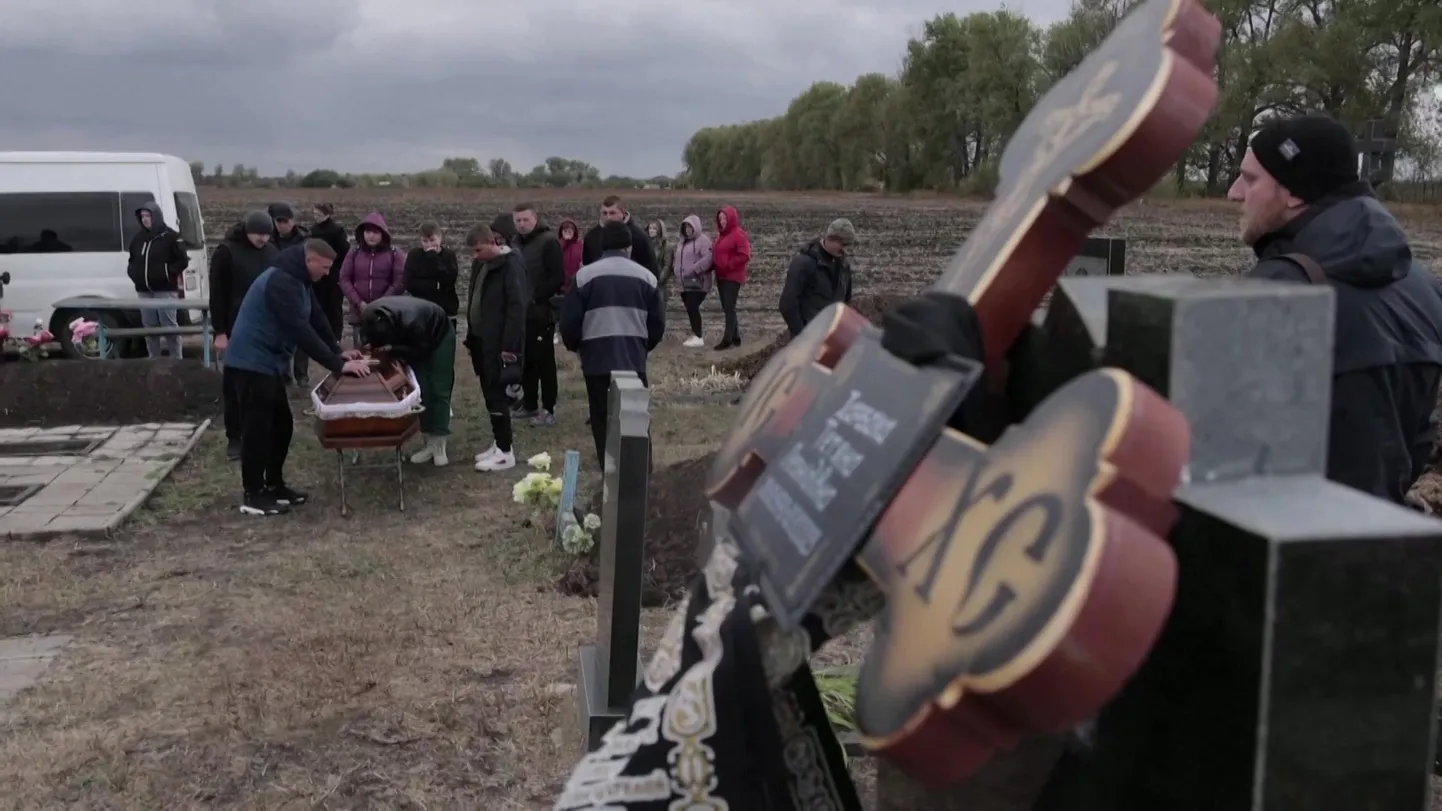 Hroza raketirünnaku ohvrite matused Ukrainas