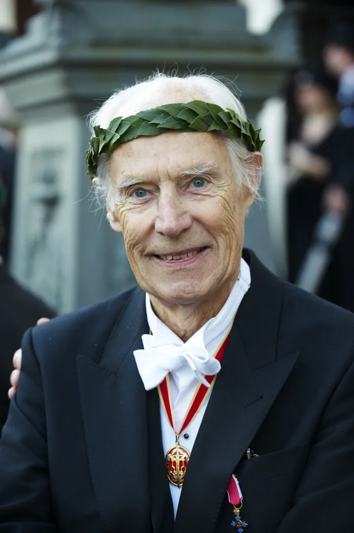 Suri «viies» biitel, muusikaprodutsent George Martin