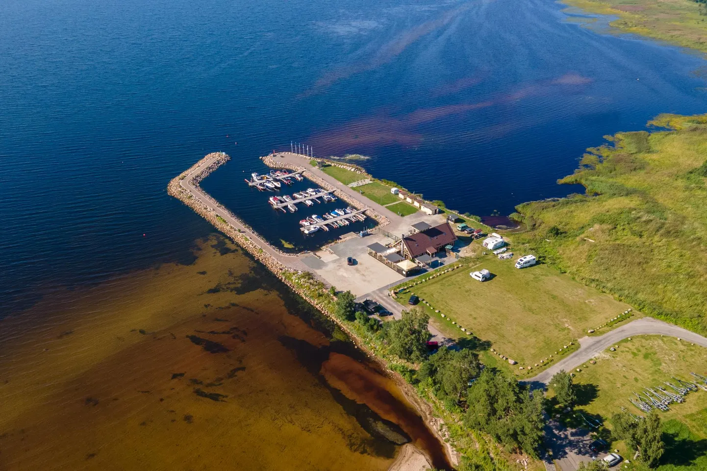 Võsu sadama detailplaneering näeb ette kolme uue kai ehitamise, et seal saaksid randuda ka jahid.