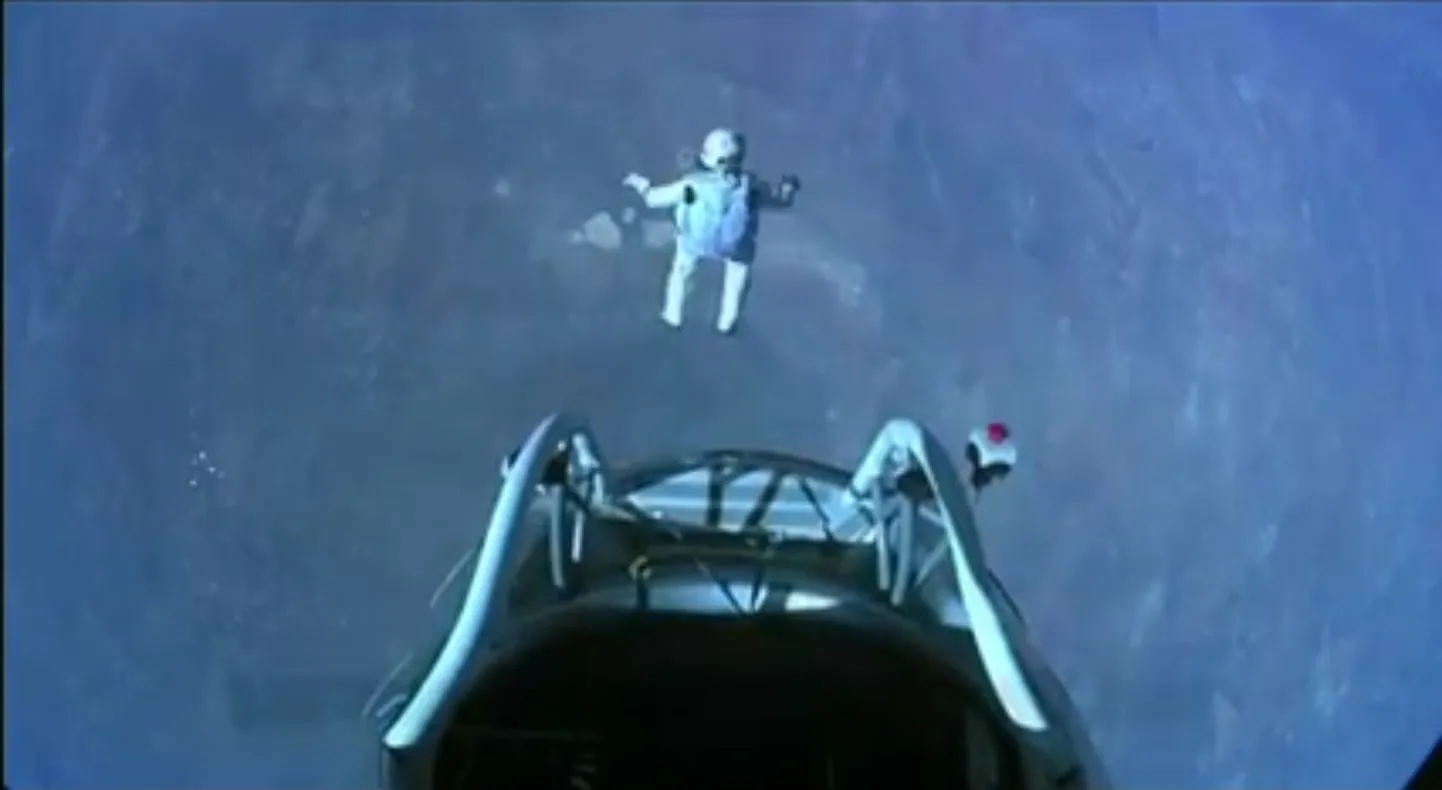 Baumgartner lendab maa poole.