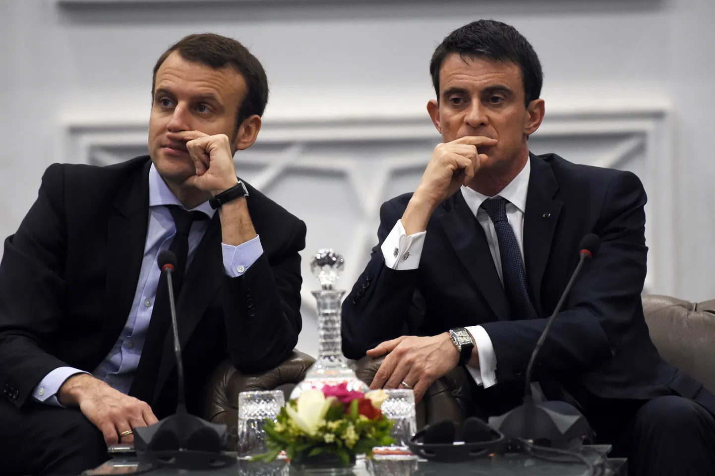 Endine peaminister Manuel Valls (paremal) majandusminister Emmanuel Macroniga.