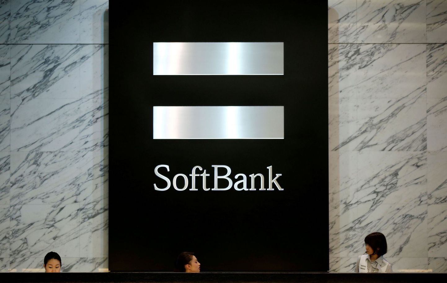 SoftBanki logo. SoftBank soovib suurt tükki Uberist.