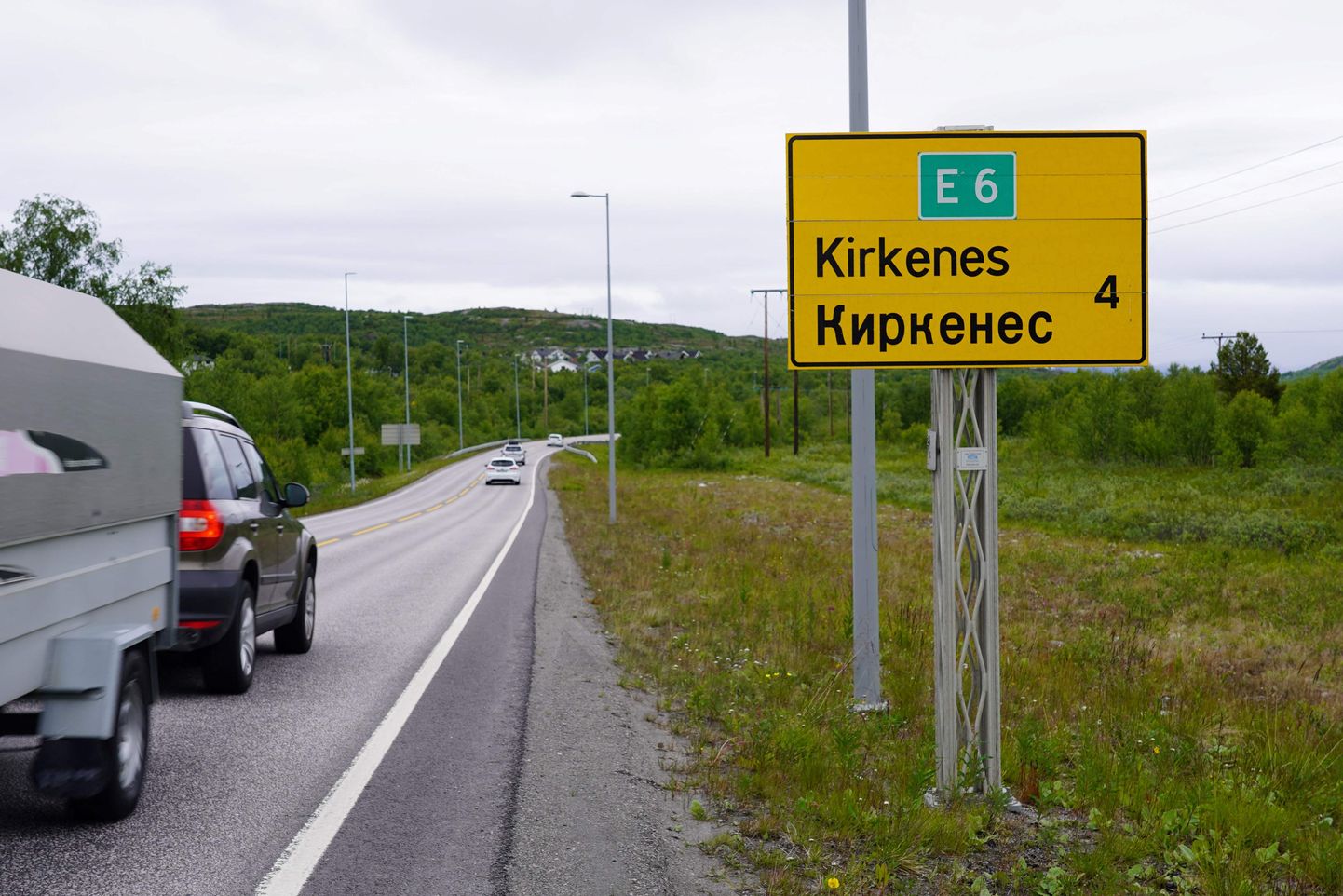 Знак у дороги, ведущей к границе между Норвегией и Россией, 6 июля 2023 года.
