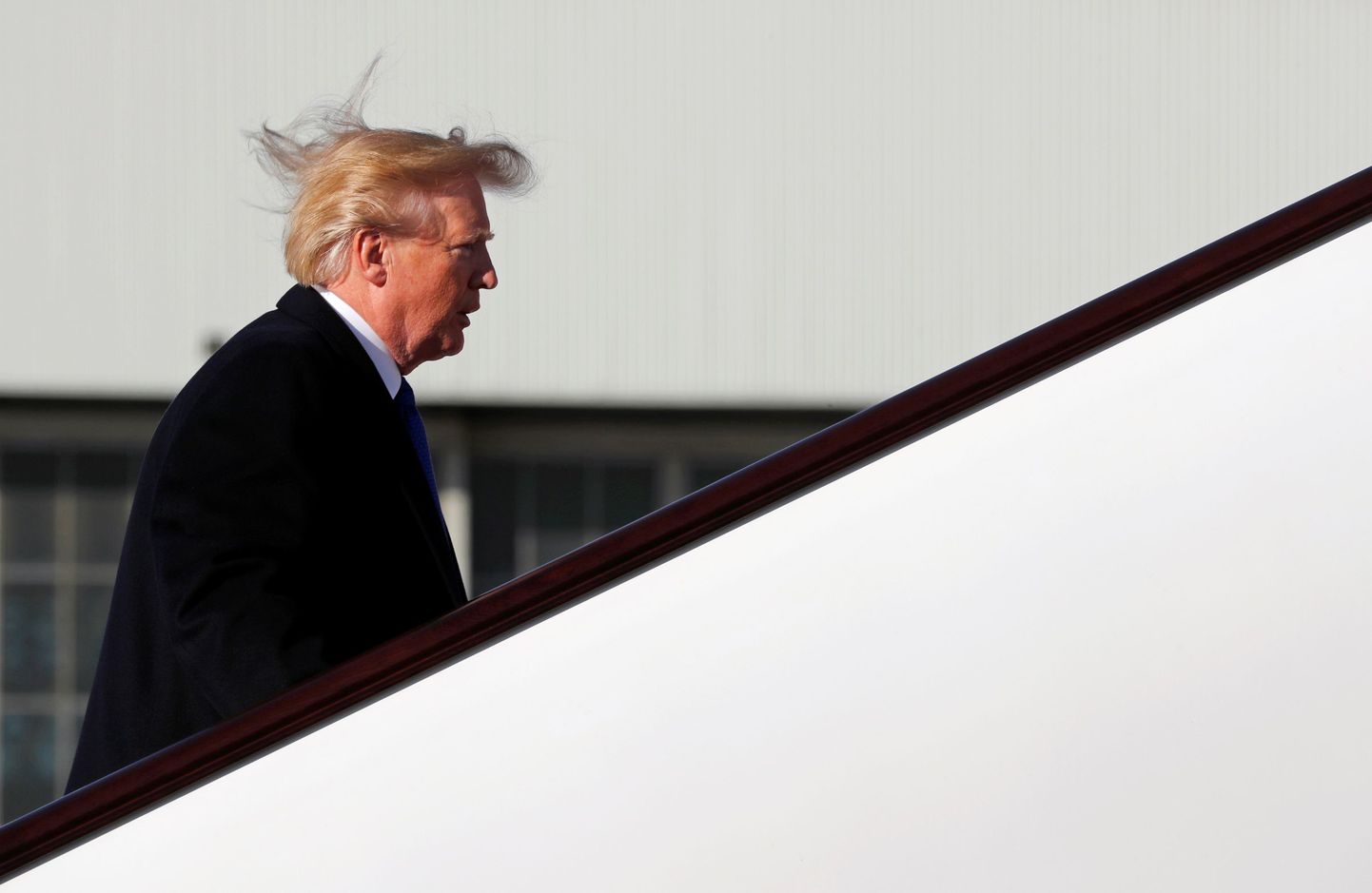 USA president Donald Trump astub Hiinas presidendi lennuki pardale, et lennata edasi Vietnamisse.