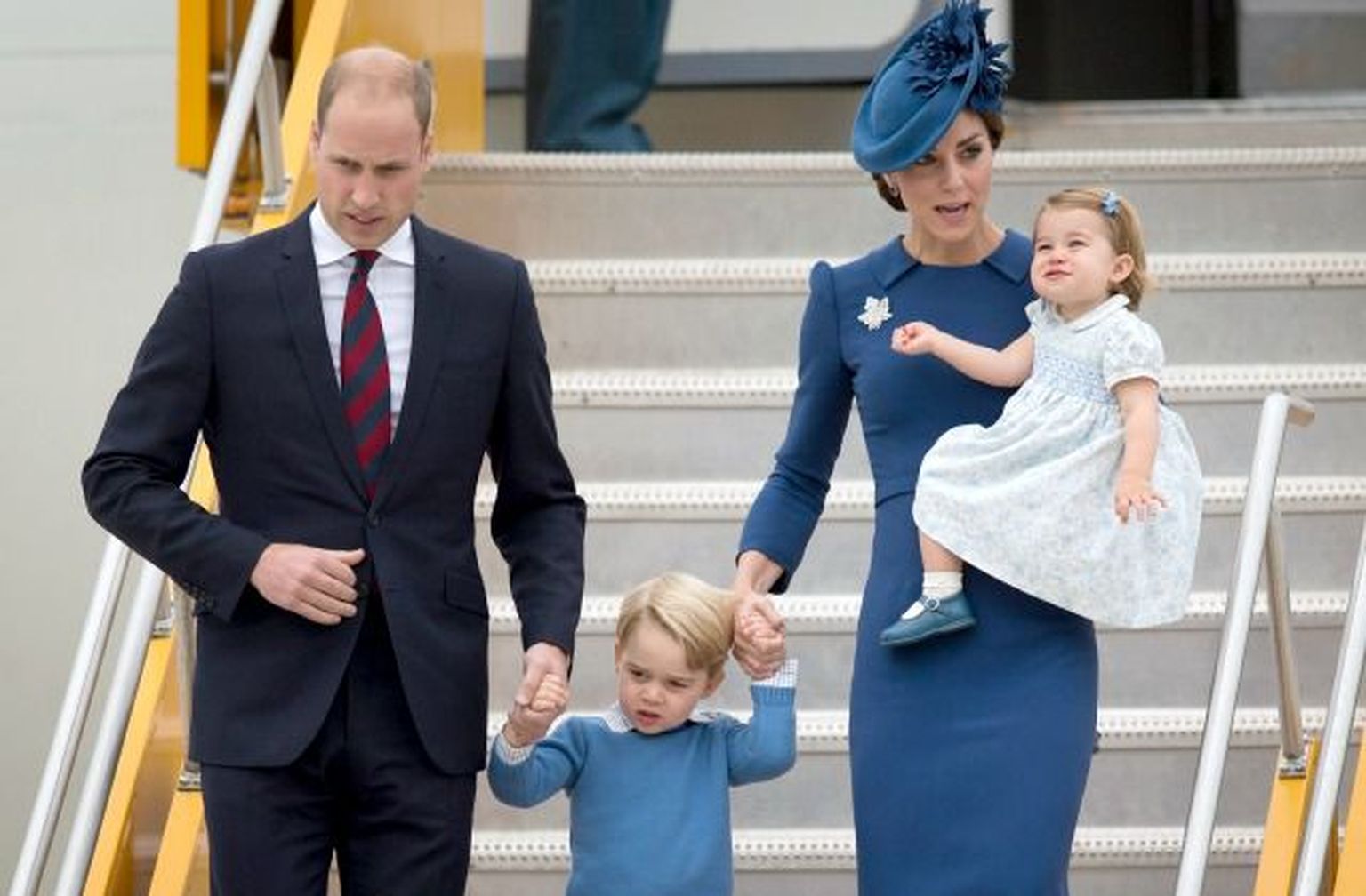 Принц Уильям и Кейт Миддлтон с детьми прилетели в Канаду.