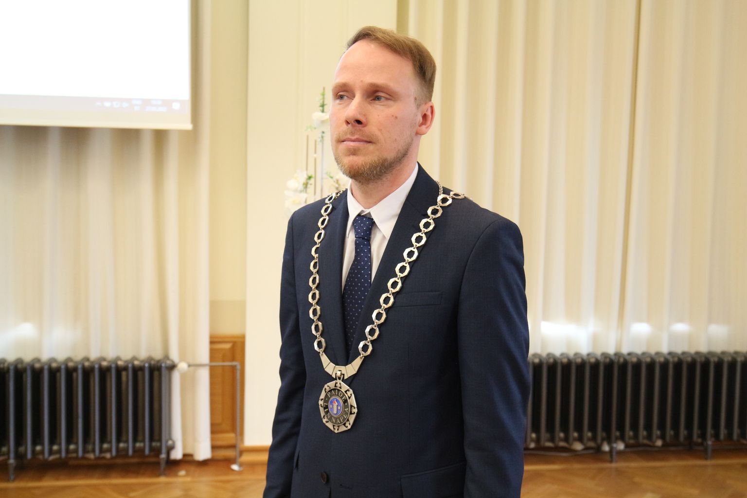 Paide linnavolikogu valis tänasel istungil, uueks linnapeaks Sotsiaaldemokraatlikku Erakonda kuuluva Eimar Veldre.