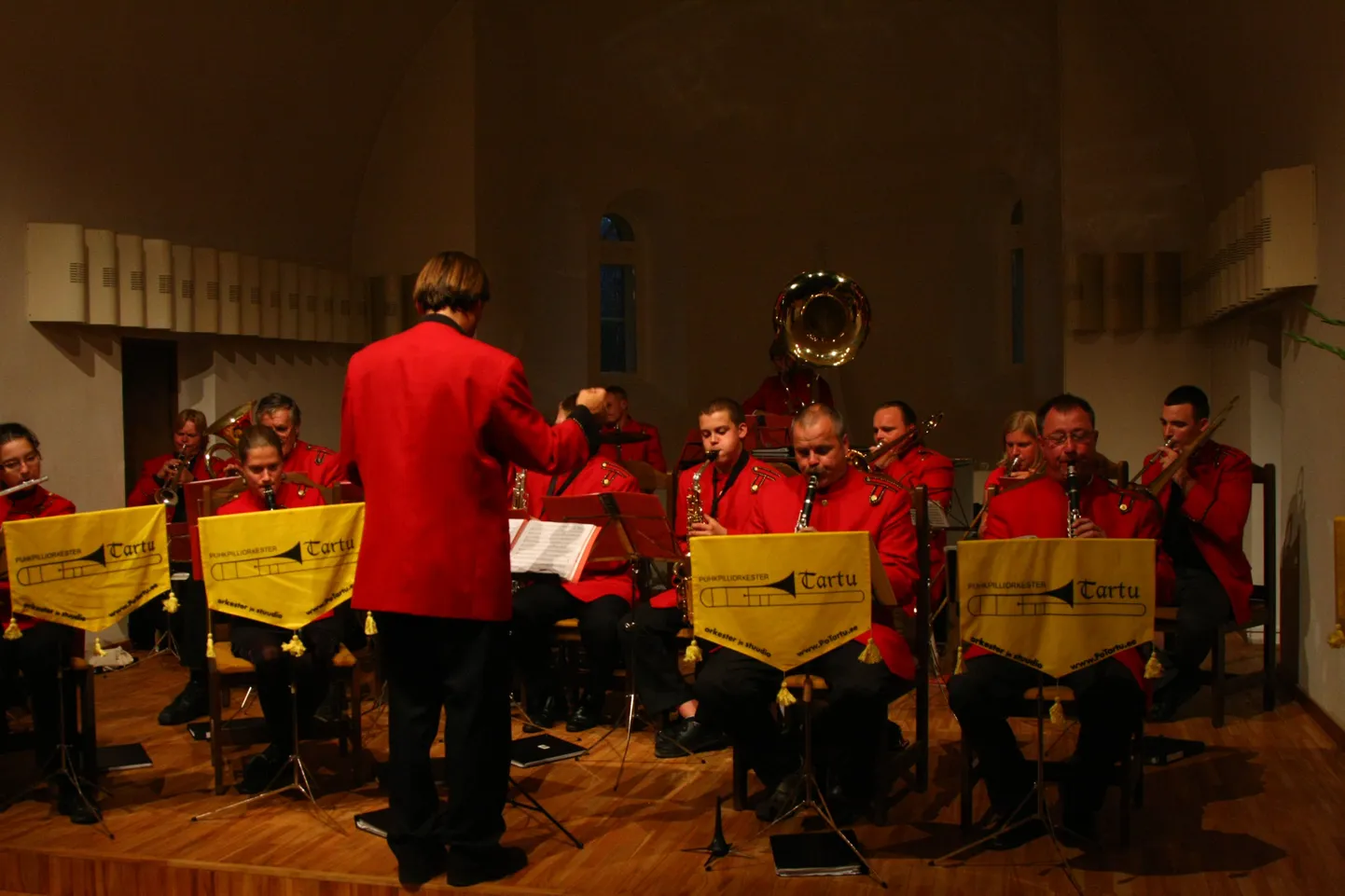 Mängib puhkpilliorkester Tartu. Juhatab Margus Kasemaa.