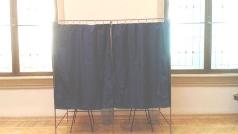 Для ускорения процесса выборов президента, установлены две дополнительные кабинки для голосования