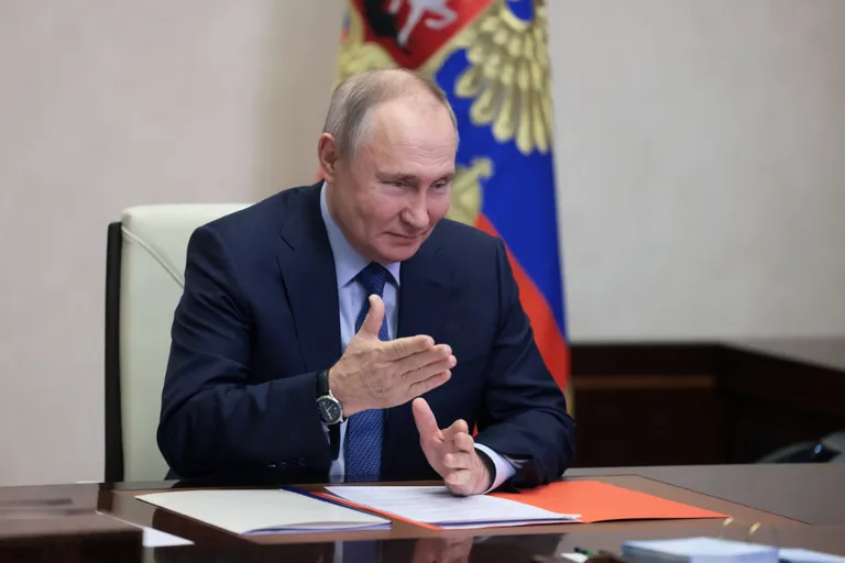 Президент РФ Владимир Путин председательствует на заседании Совета Безопасности онлайн, находясь в Ново-Огарево. 13 февраля 2023. Sputnik/Mikhail Metzel/Pool via REUTERS ATTENTION EDITORS.