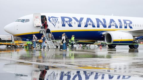 "Ryanair" no novembra ieviesīs divus jaunus noteikumus, kas skars visus pasažierus