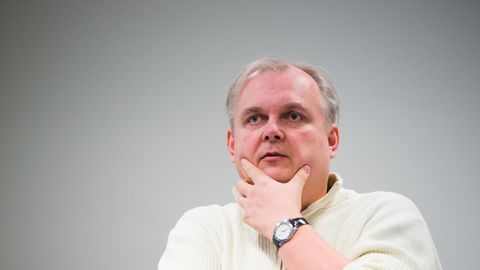 ERKKI BAHOVSKI ⟩ Briti ajakirjanduse sissetallatud rada