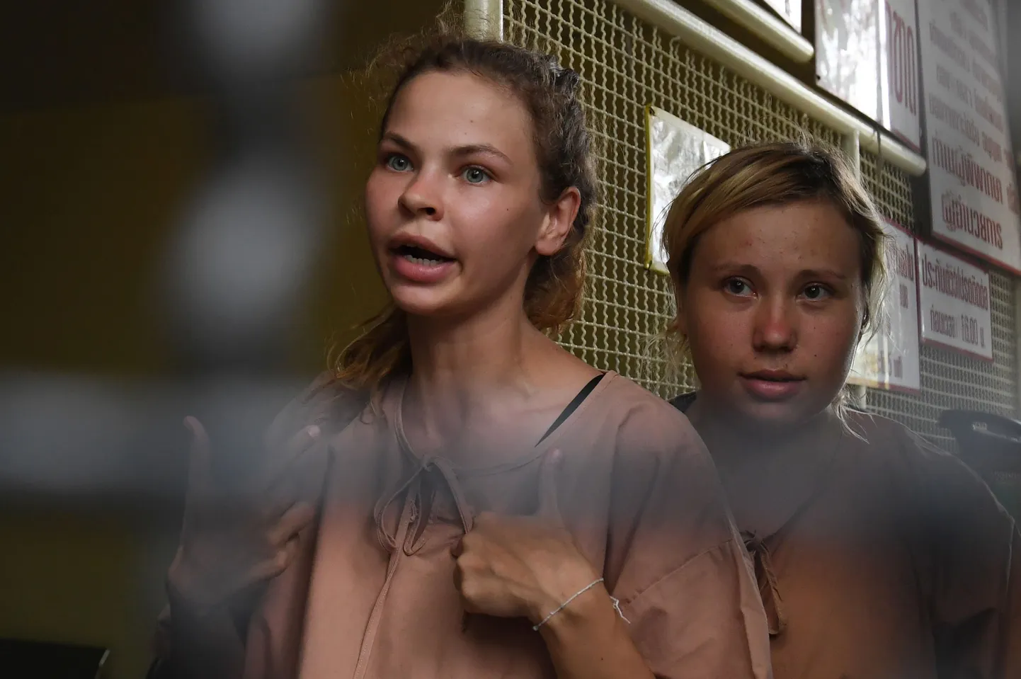 Nastja Rõbka, pärisnimega Anastasia Vašukevitš (vasakul) teel Pattaya kohtus.