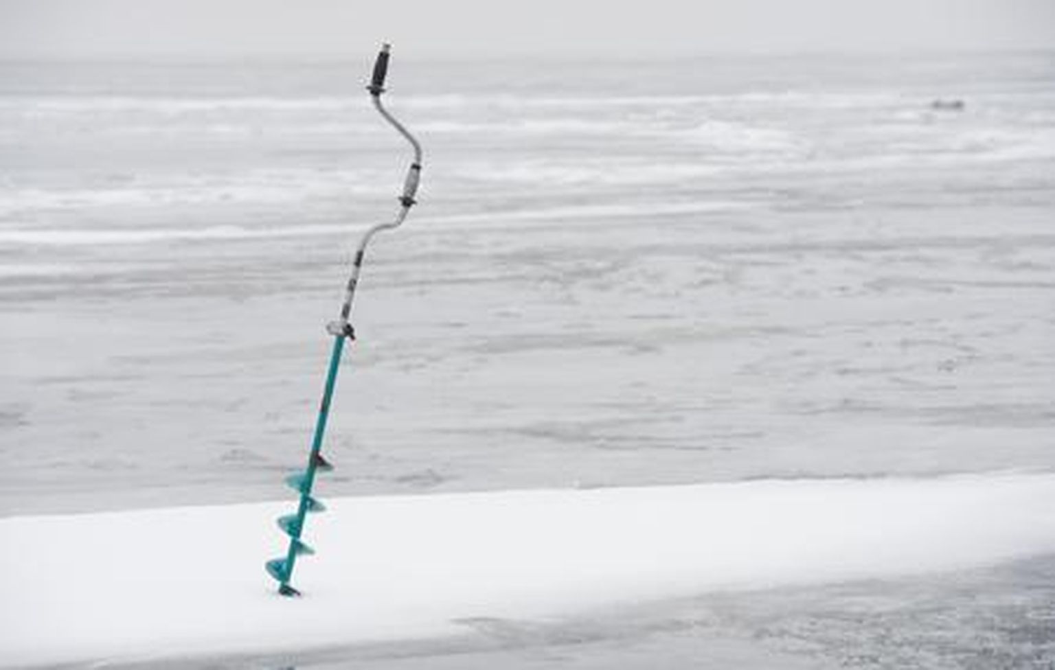 Kalamehed saavad pikad pühad Peipsi jääl veeta..