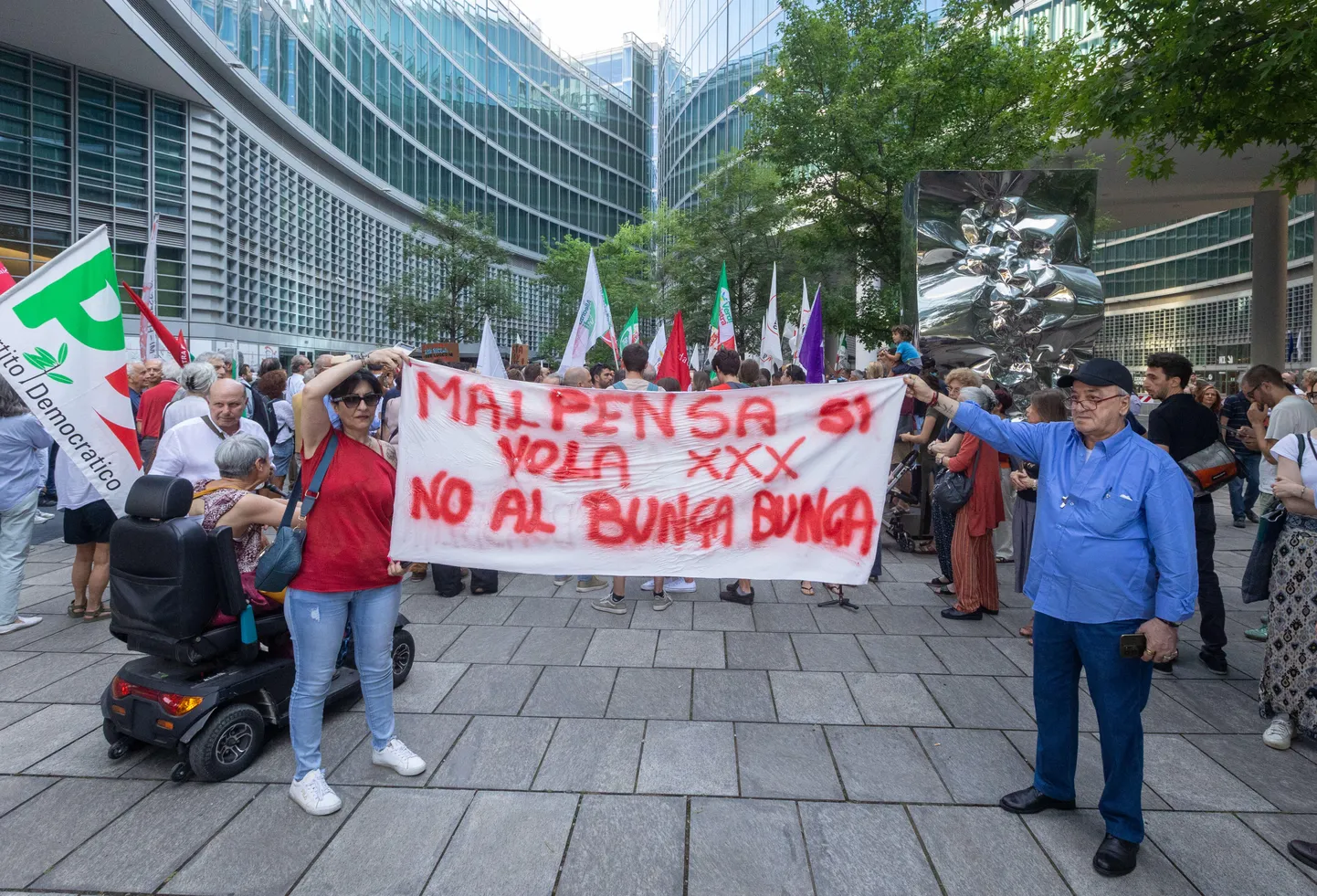 Tänavu juulis Milanos toimunud meeleavaldus Malpensa lennujaamale Silvio Berlusconi nime andmise vastu.