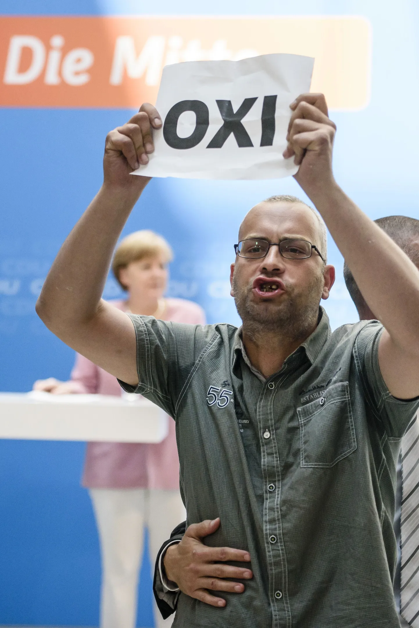 Protestija Saksamaal. Taamal kõneleb Angela Merkel.