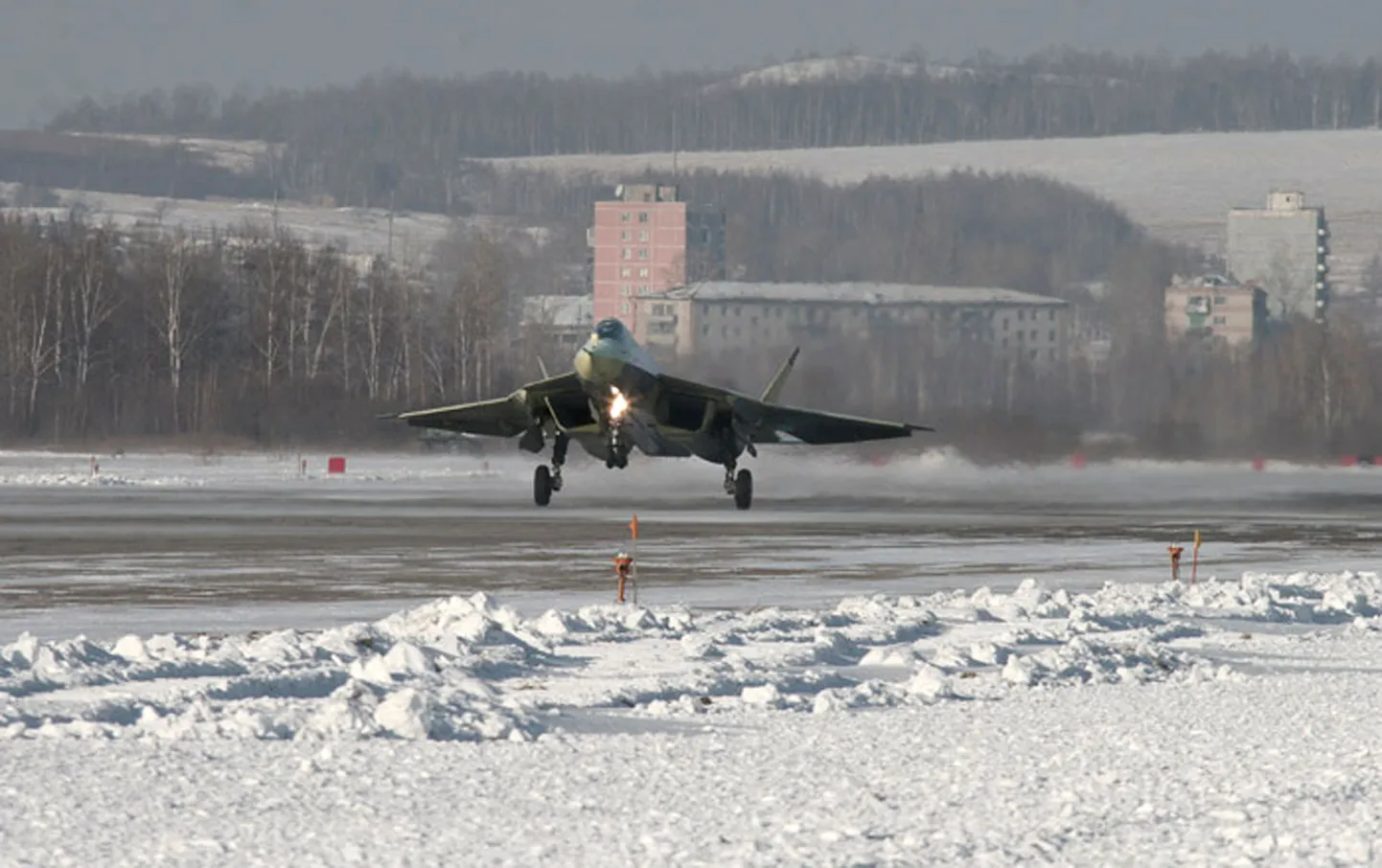 Suhhoi viienda põlvkonna hävituslennuk PAK FA Amuuri-äärses Komsomolskis.