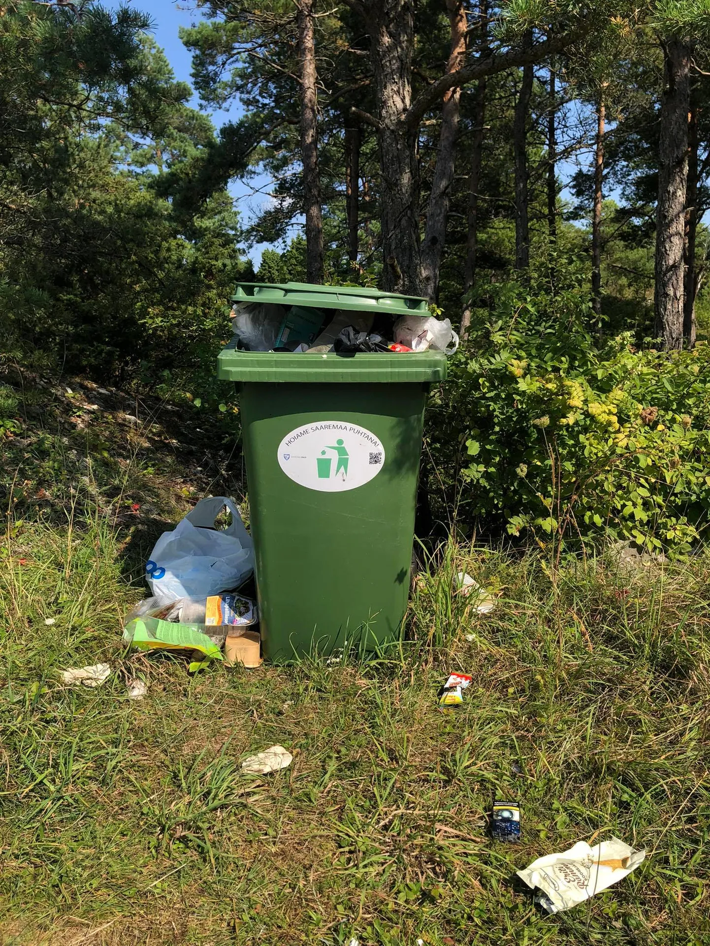 Jäätmetest uppuv prügikast Jaagarahul.