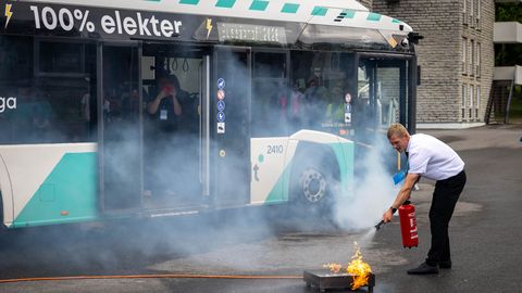 KÕIGE KÜLMEMA NÄRVIGA ⟩ Eesti parima bussijuhi tiitel läks parajalt pika kogemusega sohvrile
