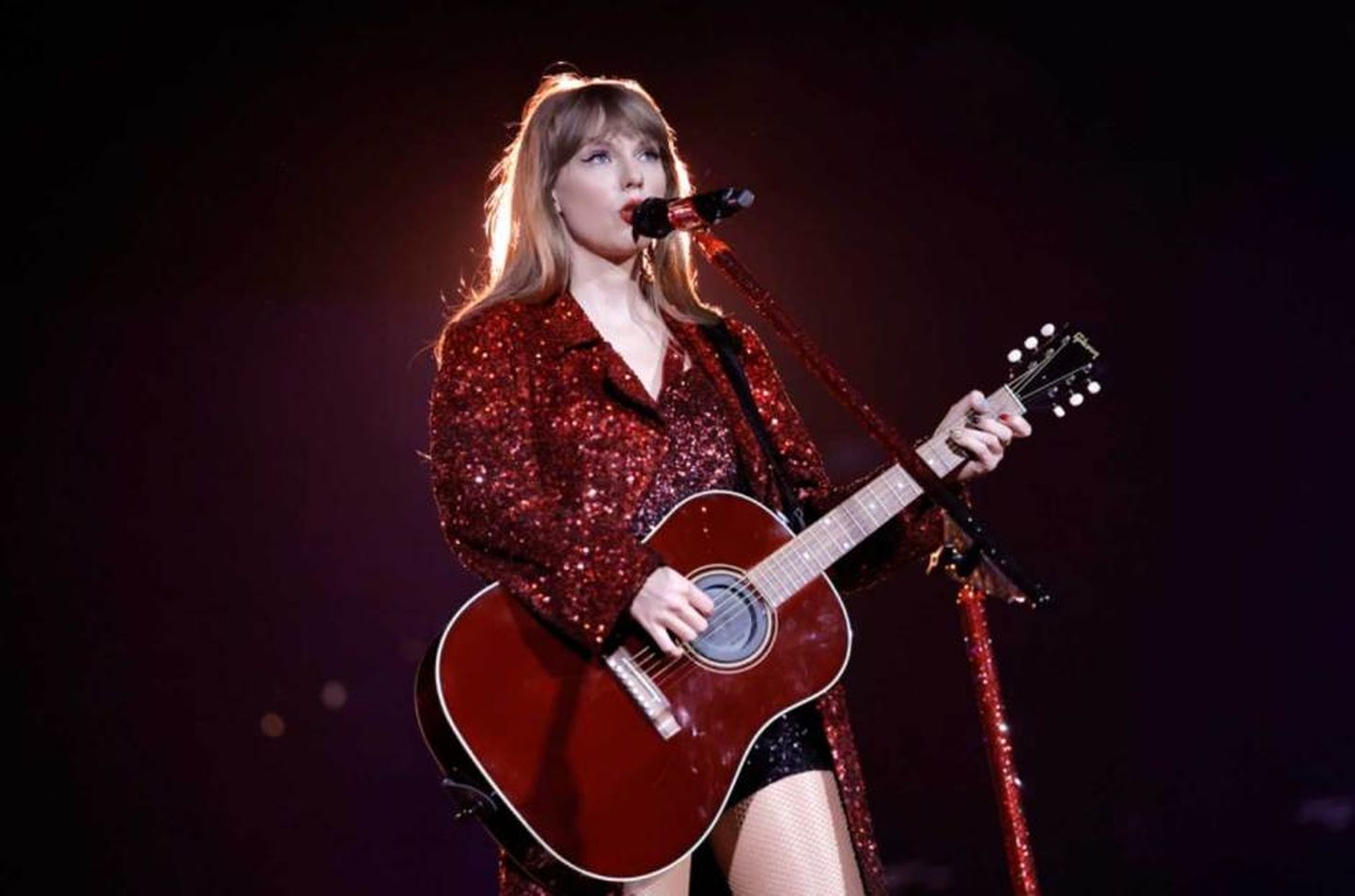 Poplaulja Taylor Swift andis ka 2020. aastal ühe oma kitarridest heategevuslikule oksjonile, mille tulu läks koroonahaigete toetamiseks.