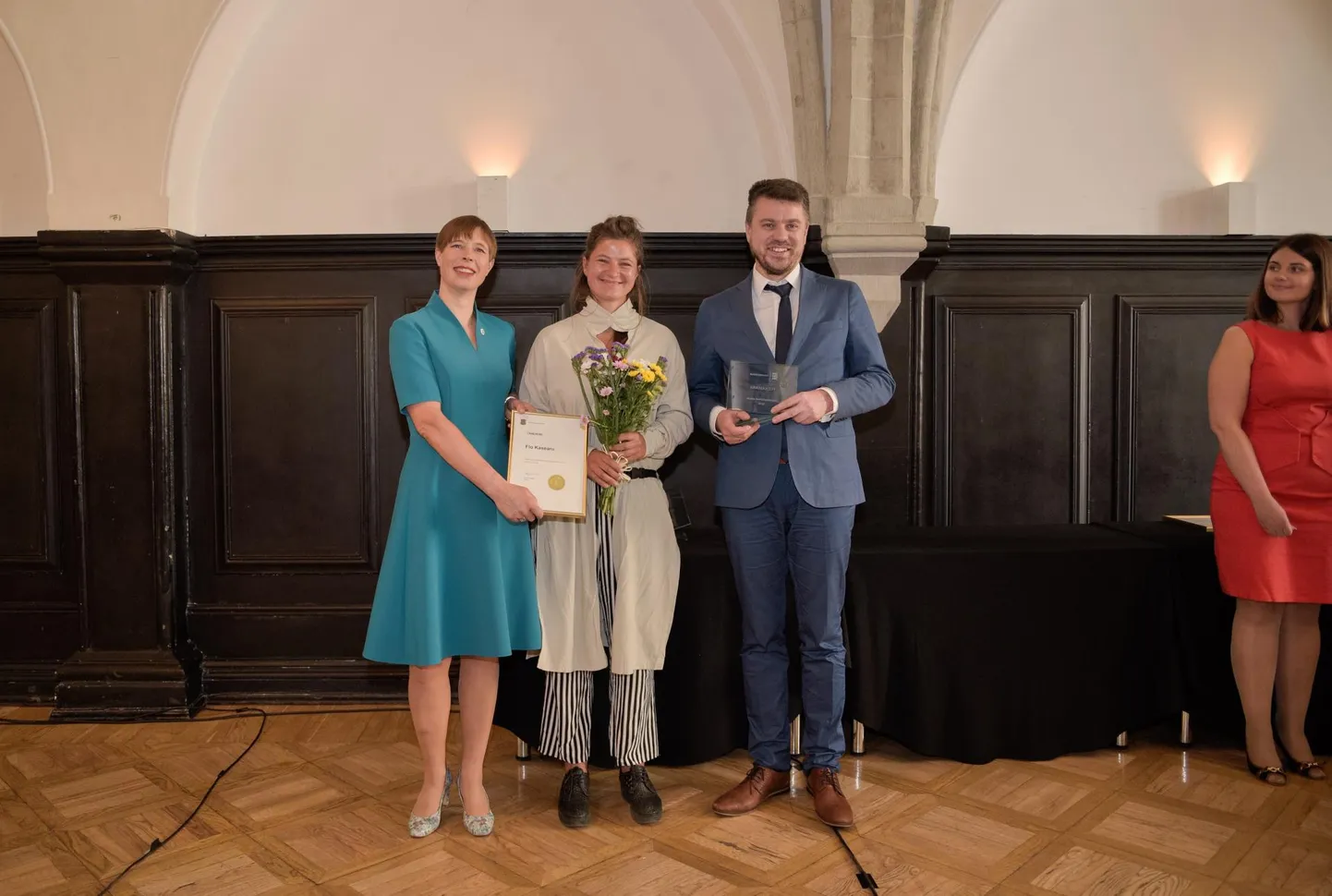 Kunstnik Flo Kasearu pälvis vägivallaennetuse auhinna <em>performance</em>’iga „Privaatsuse sooviavalduse ilmestamine“, mis tõi lavale Pärnu naiste tugikeskuses varju otsinud naiste kohtulood nende enda esituses.