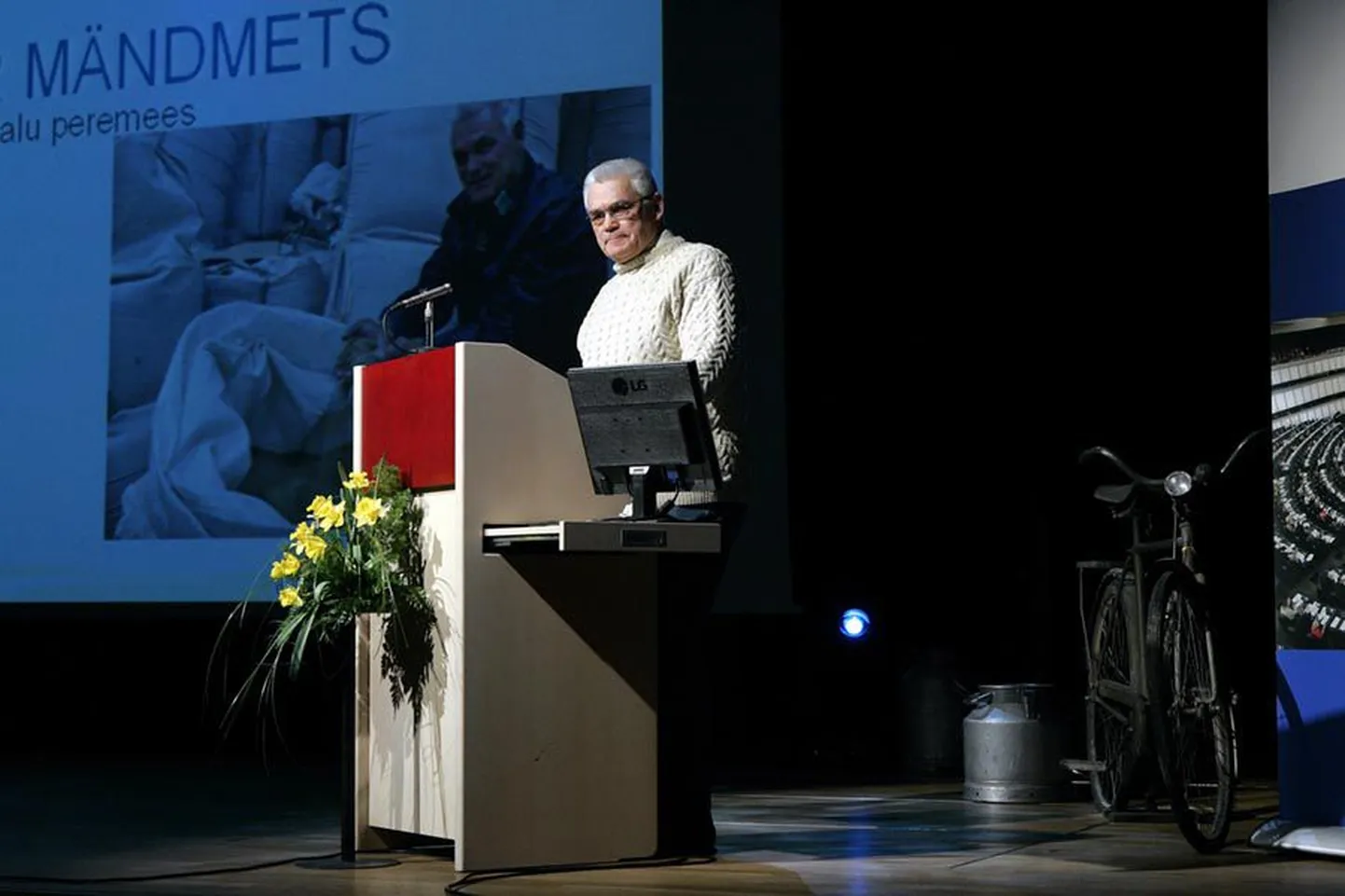 Üks neist, kel kõnepulti vaja läks, oli Uue-Rõuna talu peremees Ilmar Mändmets — endine sovhoosidirektor, põllumajandusminister ja Eesti suursaadik maailma toiduorganisatsiooni juures.