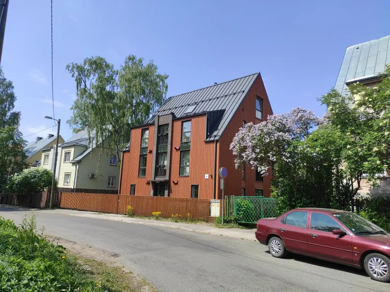 Uusarendused on varemgi kohalike närvid püsti ajanud. Näiteks sai Orase tänava majast üle tee asuv hoone aadressil Taime 6 samuti suure kriitika osaliseks.