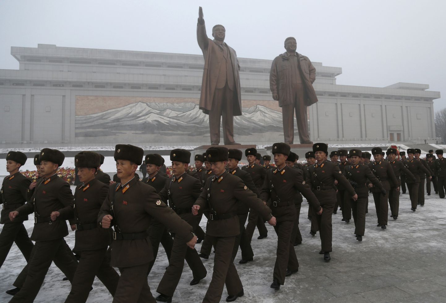 Põhja-Korea sõdurid paraadil.