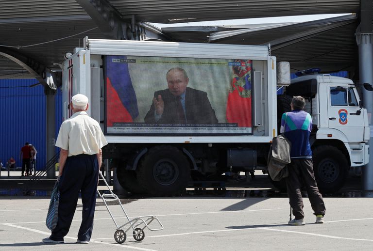 Ukraina sadamalinn Mariupol langes Vene vägede kätte ja linnas näeb nüüd autodel olevatelt ekraanidelt Venemaa propagandat