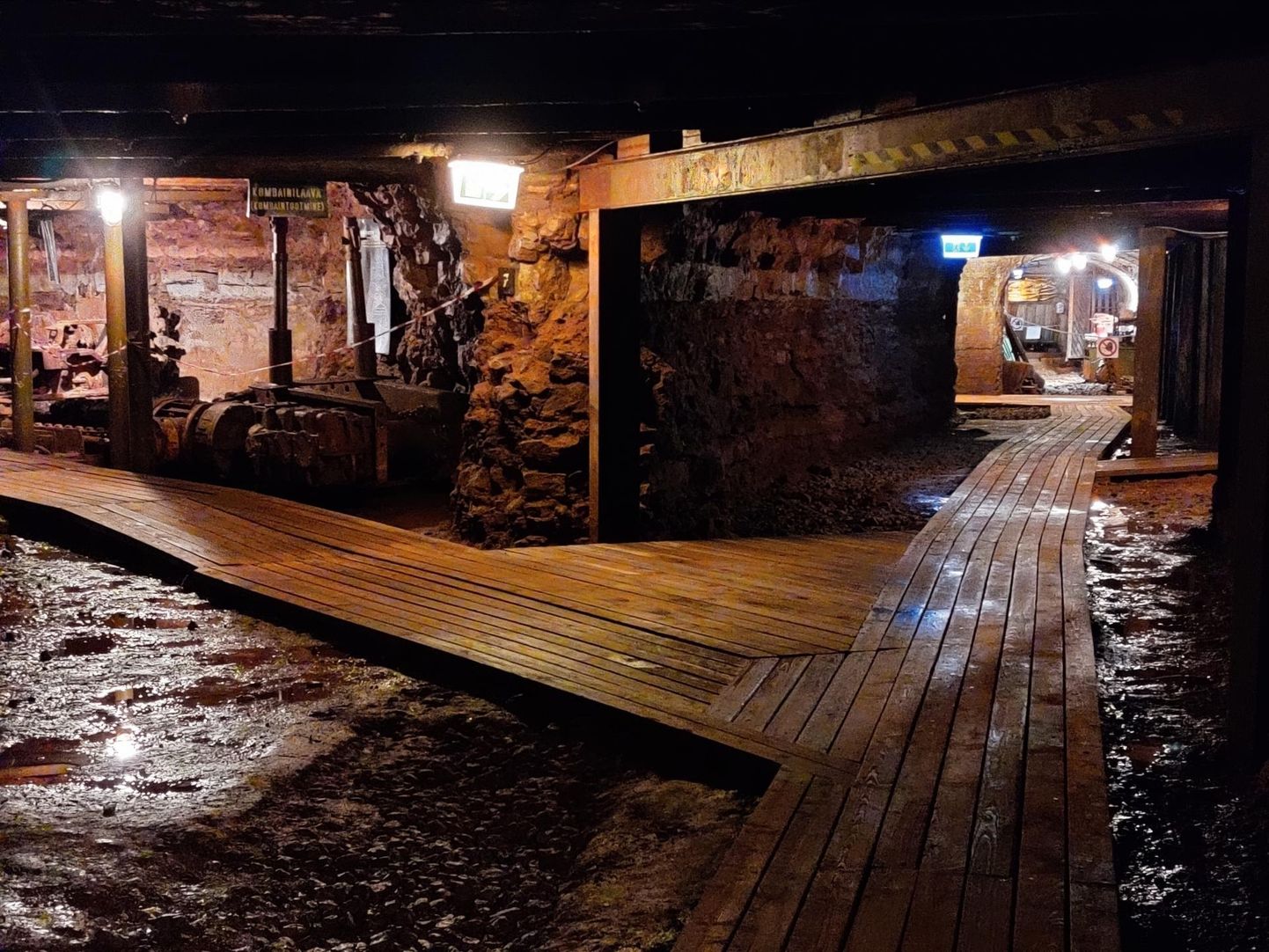 Lõpmatuna näivad kaevanduskäigud Kohtla-Nõmme kaevandusmuuseumis.