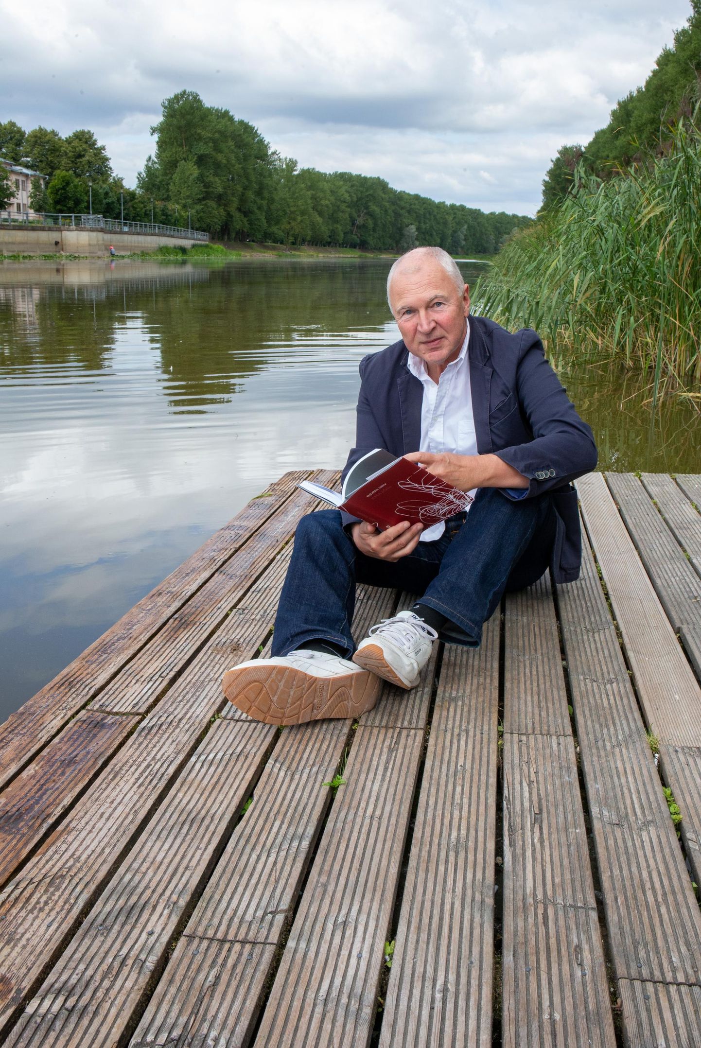 Luuletaja ja linnavolinik Indrek Hirv on nõus kandideerima EKRE Tartu ringkonna juhiks.