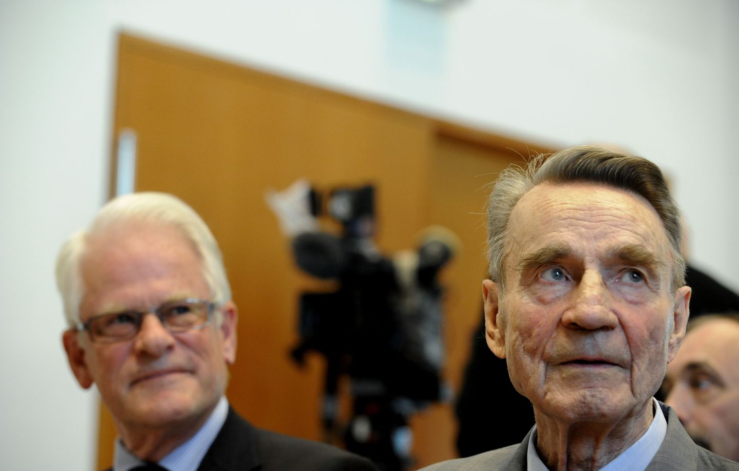 Soome endine president Mauno Koivisto (paremal) ja Rootsi endine peaminister  
Ingvar Carlsson.