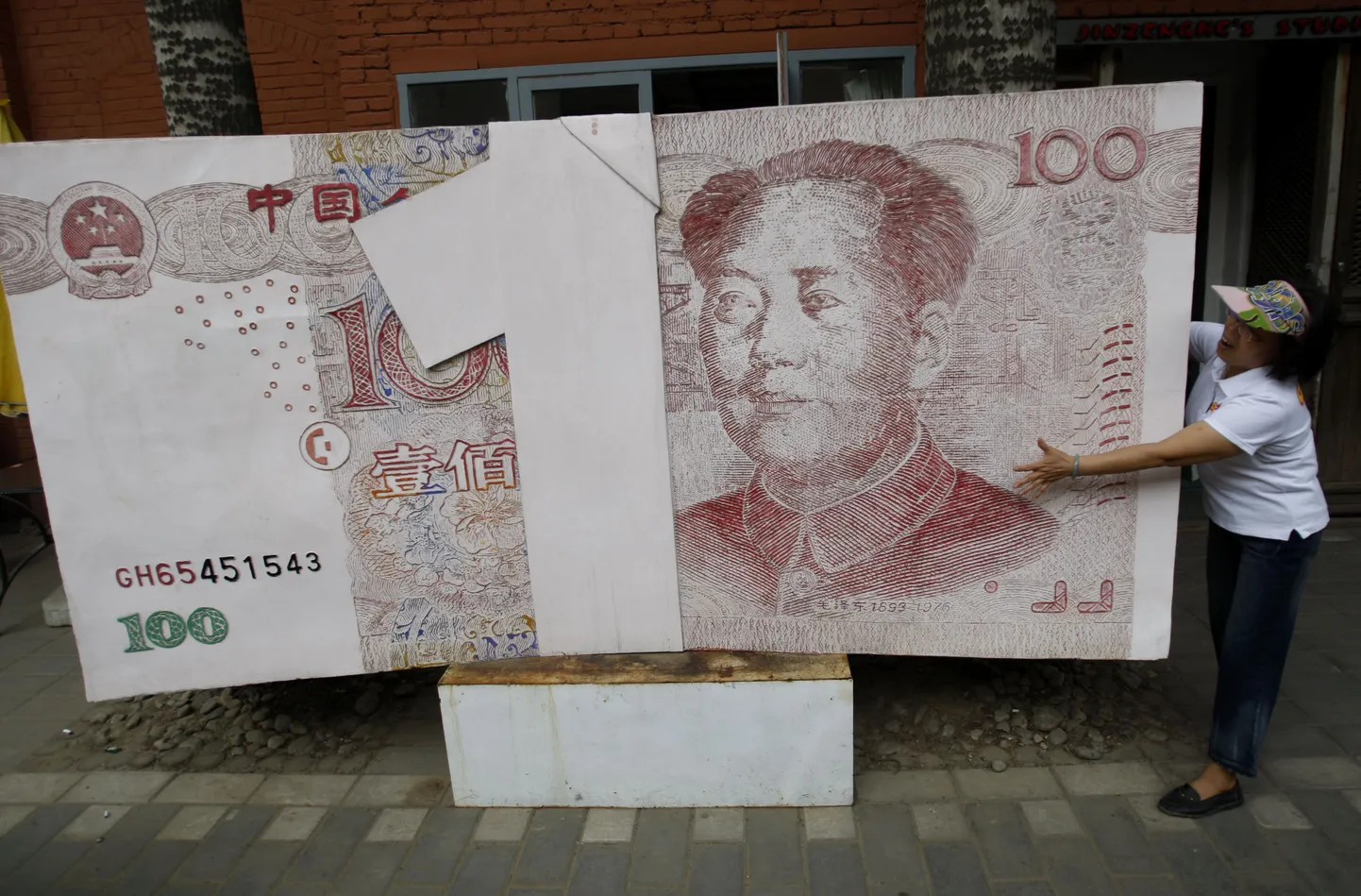 Tohutult suur 100-jüaanine Pekingis