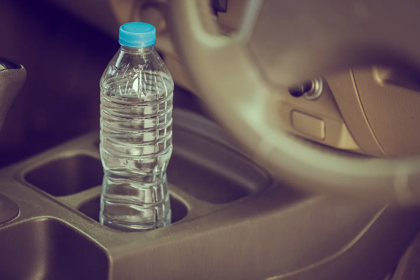 Plastikust veepudel hakkab kuumaga ohtlikke kemikaale eraldama.