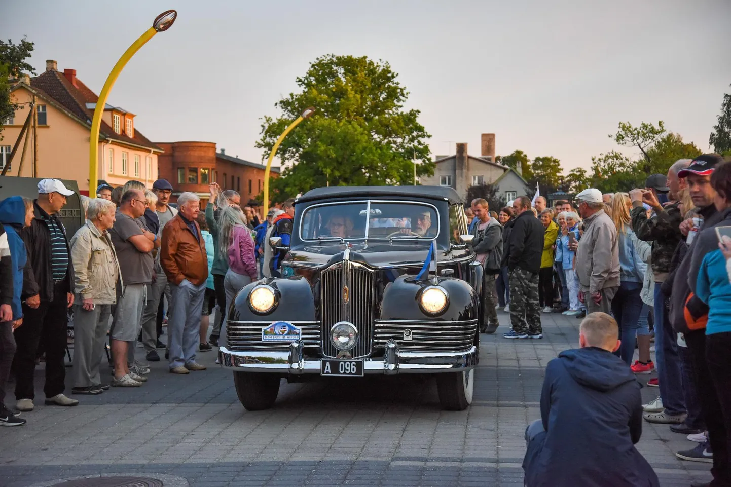 Vanatehnikaparaad «Balti kett 35» läbib nelja päevaga teekonna Tallinnast Vilniusse. Lipuauto jätavad korraldajad saladuseks, kuid valdavalt peaks näha saama autosid 1930ndatest 1980ndateni.