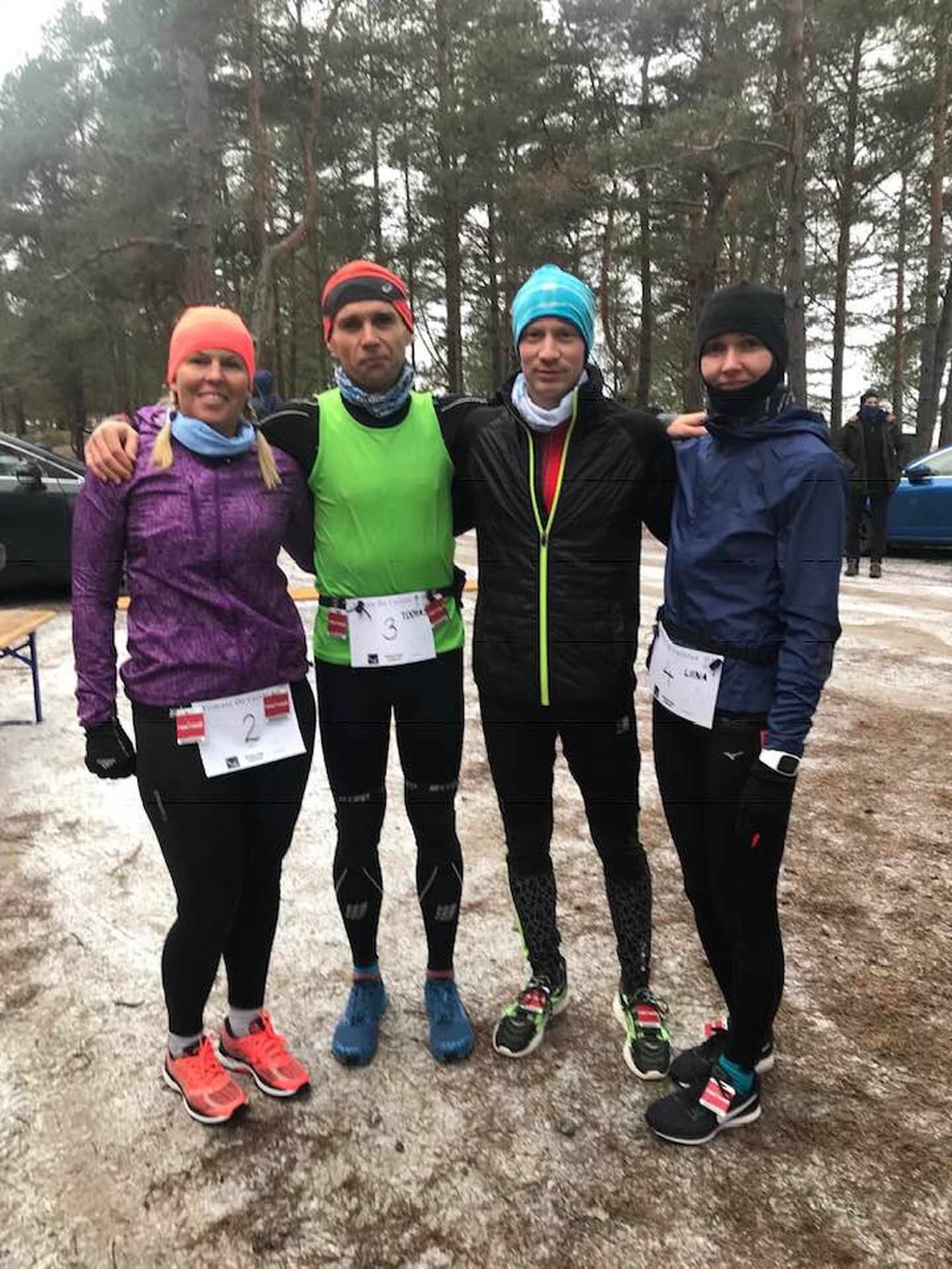 Ultrajooksjad Raili Rüütel, Toomas Unt, Ragnar Virma ja Liina Kesamaa enne Viimase Öö Unistuse starti.