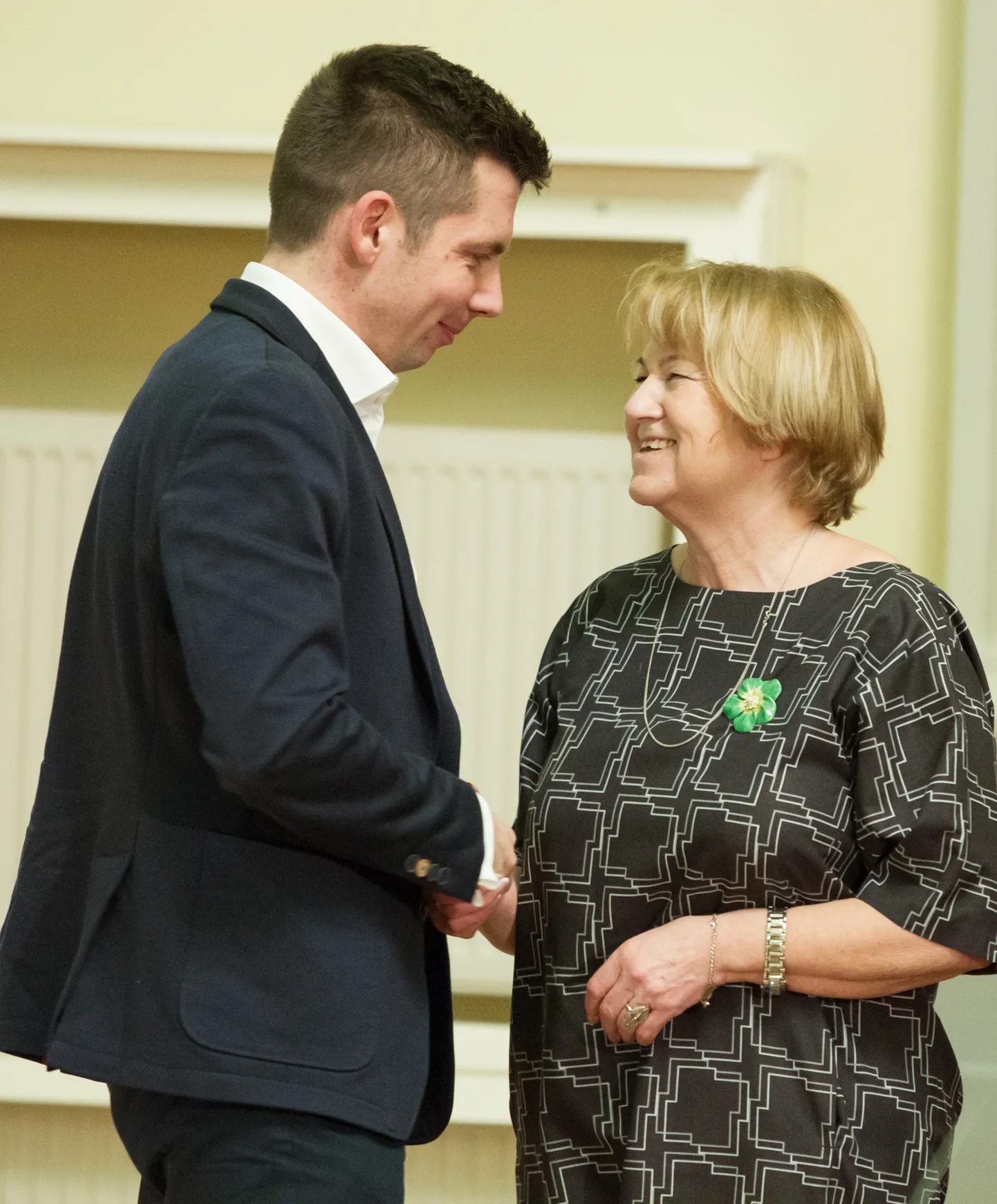 2016. aastal õnnestus Eevi Paasmäel Keskerakonna Ida-Viru piirkonna juhi märgilise tähtsusega valimistel alistada Martin Repinski.