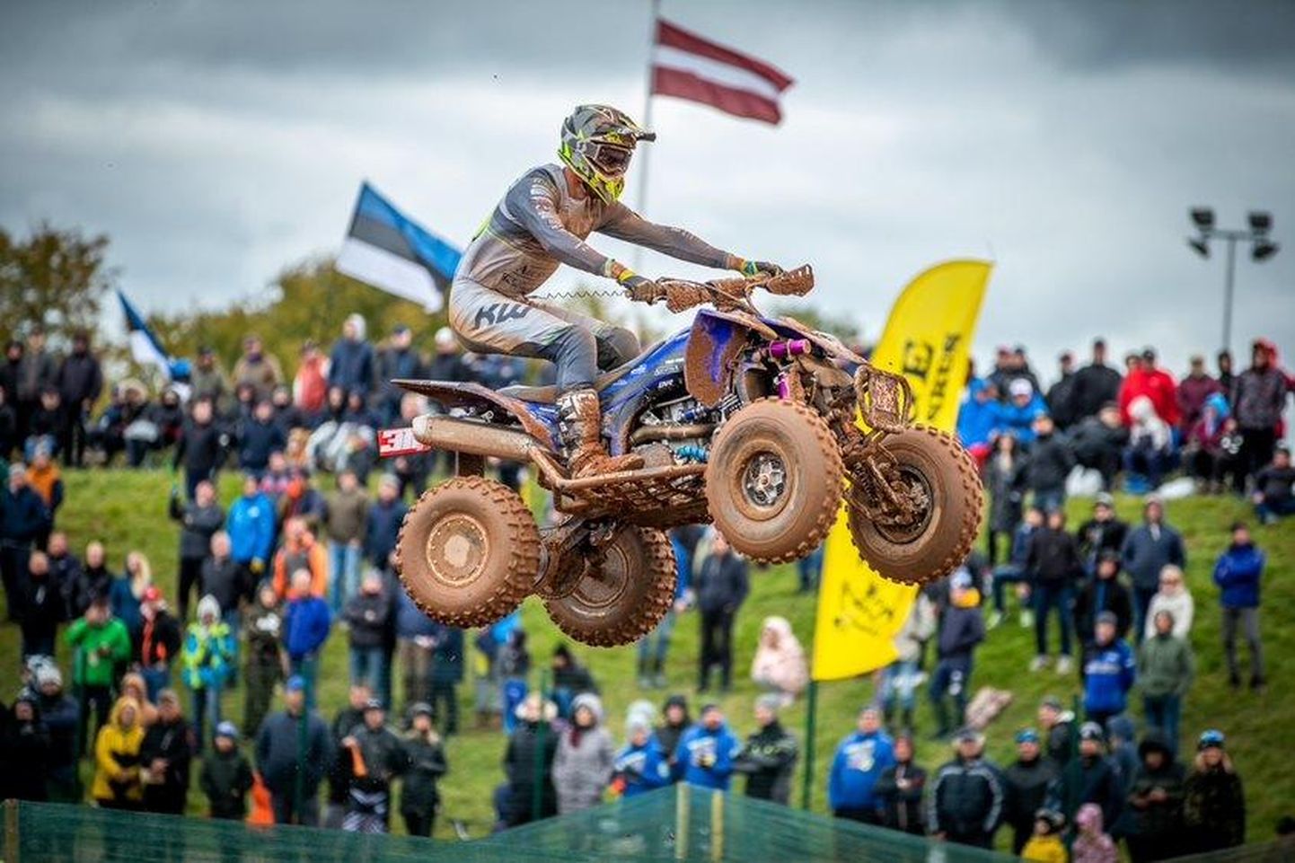 Pärnu motoklubi krossiäss Kevin Saar juhib Euroopa meistrivõistlusi täiseduga.