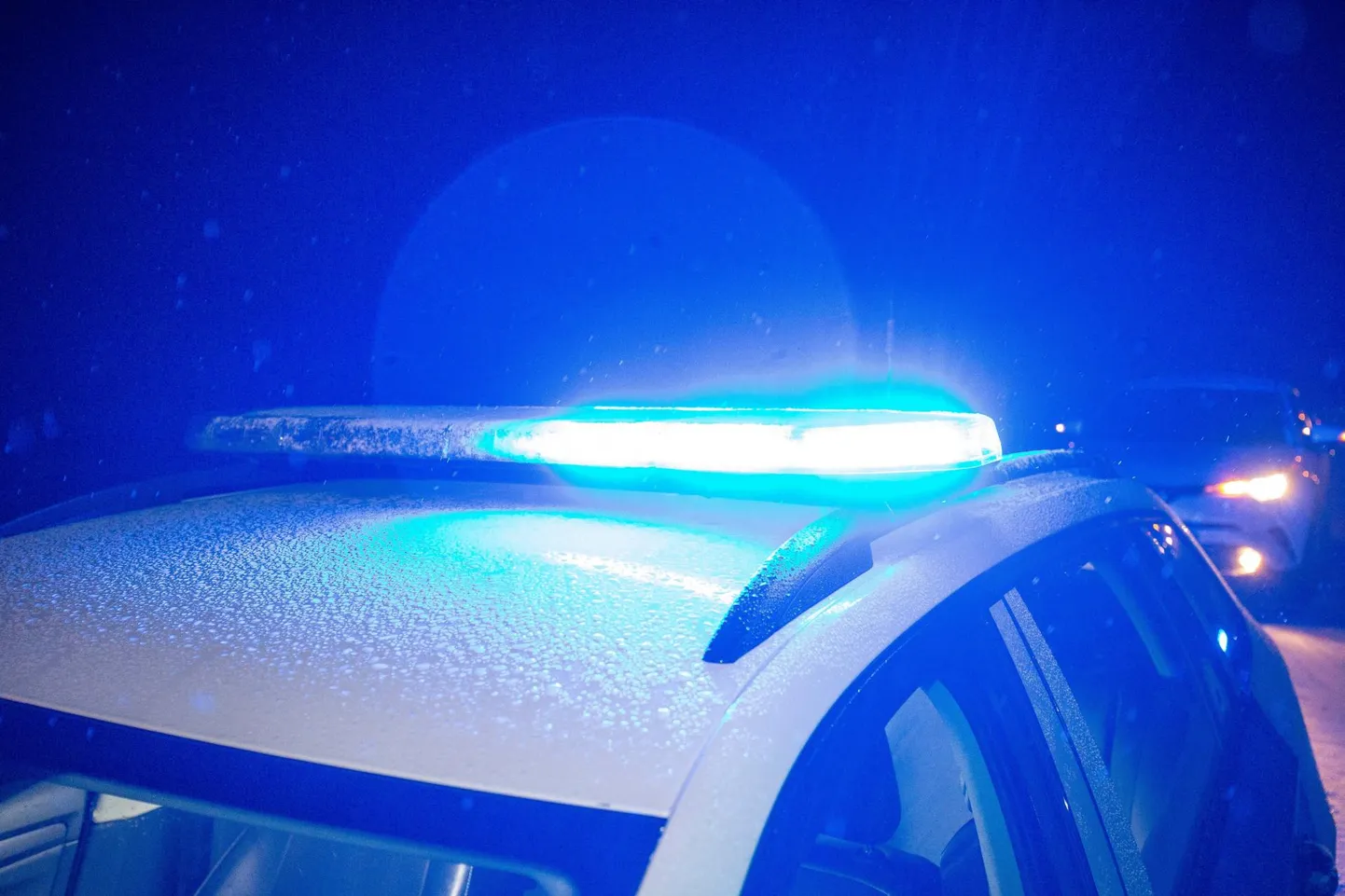 Politsei juhib tähelepanu, et teeolud ei ole head ning suure libeduse tõttu on juhtunud mitu avariid, milles on inimesed viga saanud.