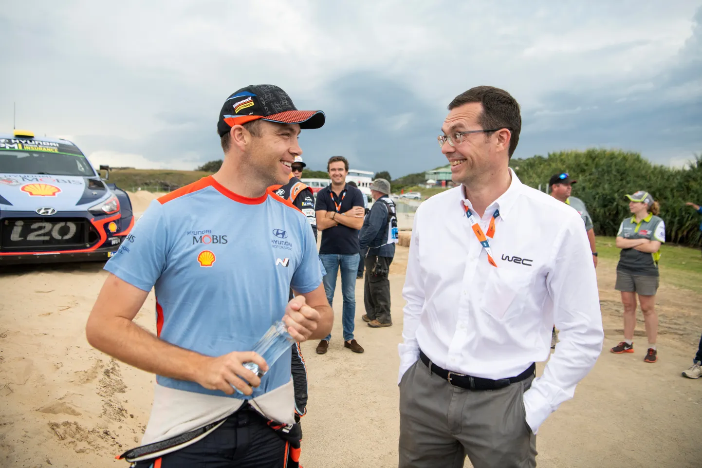 Hayden Paddon oli mullu üks kolmest Rally Estonial startinud piloodist. Tänavu tuleb esimest korda siia parempoolne mees, WRC-sarja peakorraldaja Oliver Ciesla, kes loodab näha põnevat spordiüritust ja head showd.