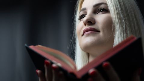 VIDEOD ⟩ USA pastori pühendunud fännid hakkavad naist kohates kontrollimatult värisema